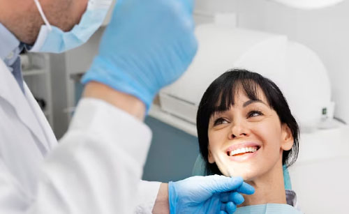 Troneras dentales: ¿Qué son, causas y cómo se cierran?